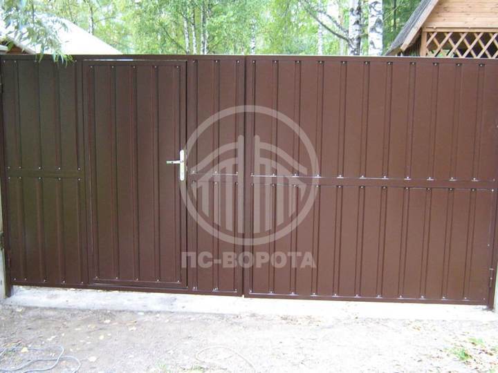 механические распашные ворота с калиткой
